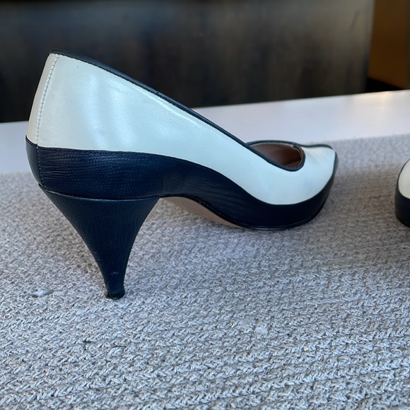 Vintage Van Eli Cream Leather Navy Snakeskin Pointed Toe Spectator Heels Sz 8.5N - Picture 6 of 9